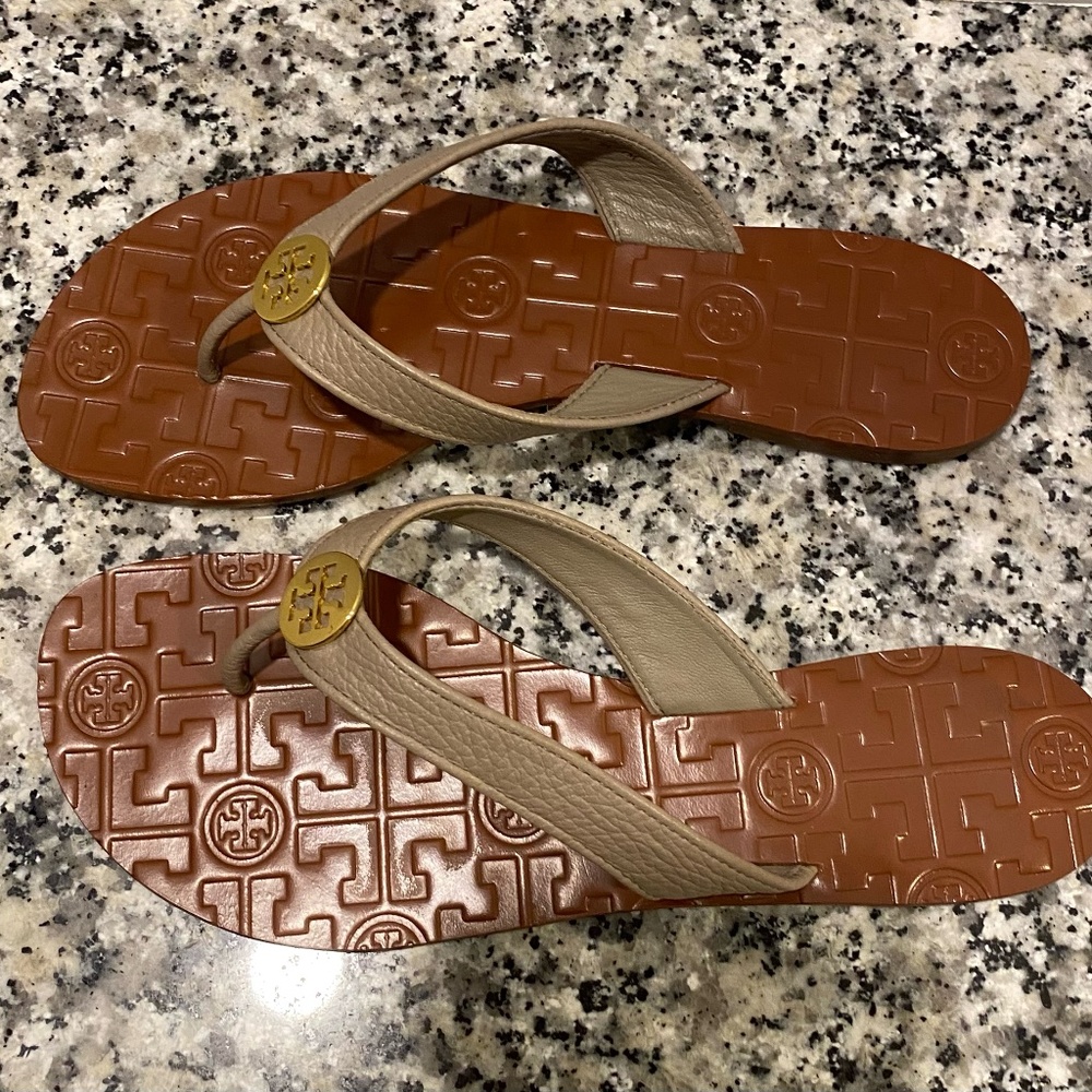 Brand New. Tory Burch Thora Leather Flip Flops.